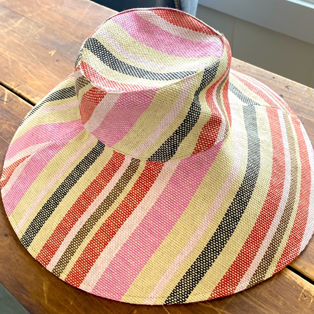 Super cute brand new Zara oversized summer hat.
